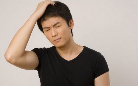 青春期男孩乳房增大的原因 學(xué)會讓胸平下去吧