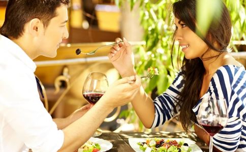做愛(ài)時(shí)男人喜歡摸女人胸的10個(gè)理由