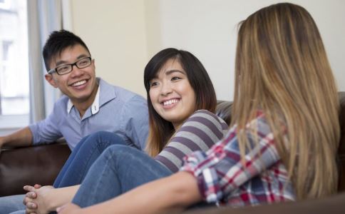 不會(huì)和女生聊天？這些聊天技巧你得知道