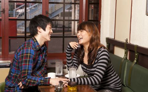 不會(huì)和女生聊天？這些聊天技巧你得知道