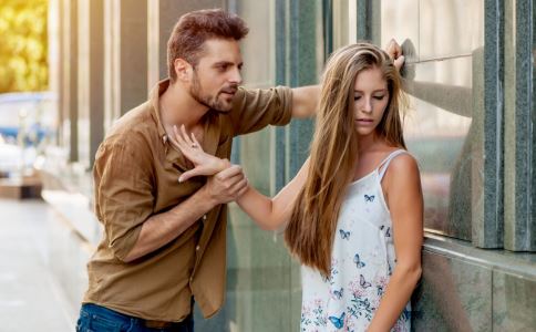女友生氣怎么哄 正確哄女生的方法