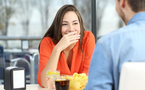 如何讓女生對男生產生好感 從細節(jié)做起