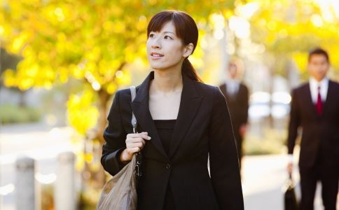 精明的女人不吃香 如何做一個聰明的傻女人