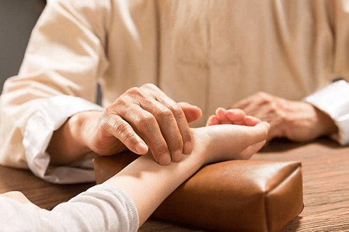 摸一個(gè)地方就知道懷沒(méi)懷孕 本文分享兩種判斷女性懷孕方法