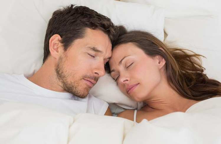 女生說疼男生越往里寨的照片 女生說疼男生越往里寨怎么辦