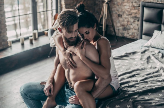 性愛時(shí)男吃奶為什么 是不是男的都愛吃奶奶