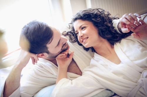 美女接吻應該怎么做 夫妻接吻的技巧是什么