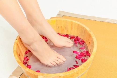 女人每天泡腳的好處是什么 泡腳可以改善睡眠嗎